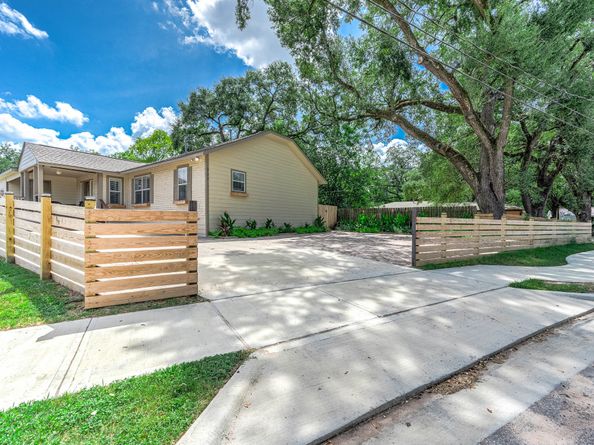 303 Baker Drive, Tomball TX 77375