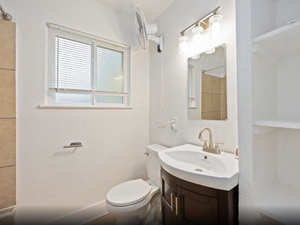 6043 Lyndhurst Drive, Houston TX 77033