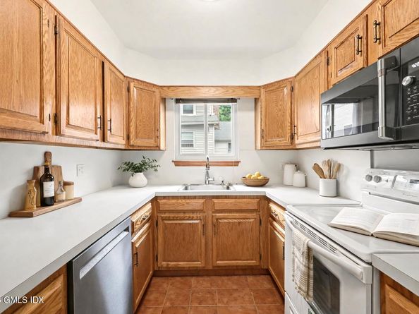 83 Columbus Place A, Stamford CT 06907