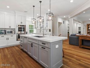 14 Bradbury Place, Riverside CT 06878