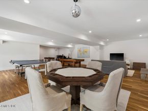 14 Bradbury Place, Riverside CT 06878