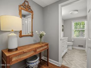 10 Verona Drive, Riverside CT 06878