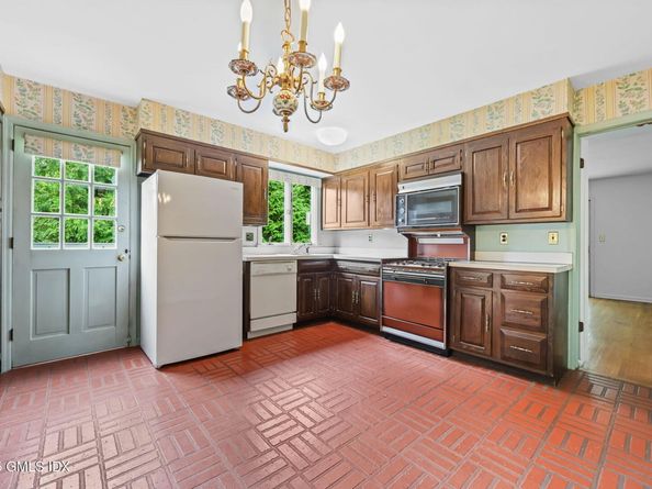 137 Shore Road, Old Greenwich CT 06870