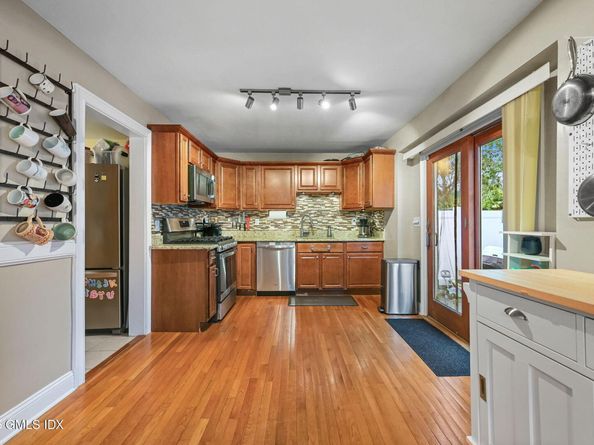 34 Bradley Place, Stamford CT 06905