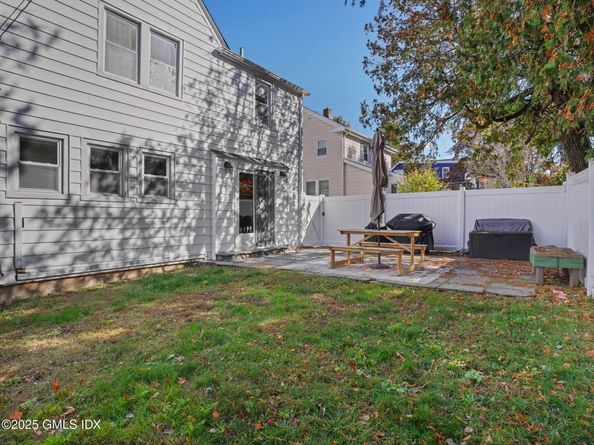 34 Bradley Place, Stamford CT 06905