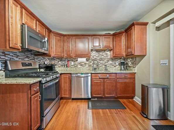 34 Bradley Place, Stamford CT 06905