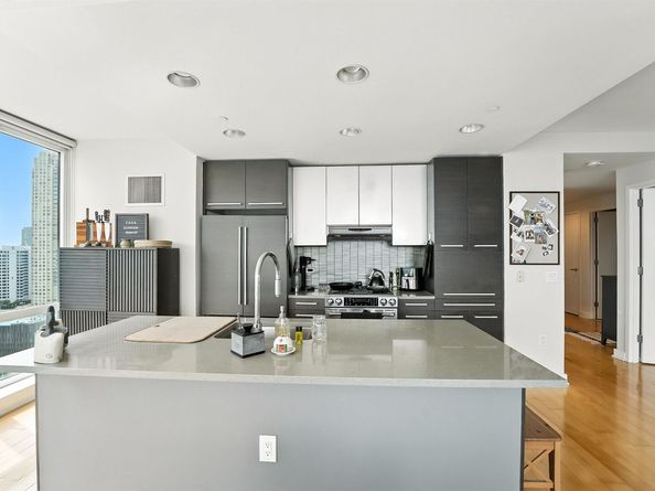 2 2nd St 2405, Jersey City NJ 07302