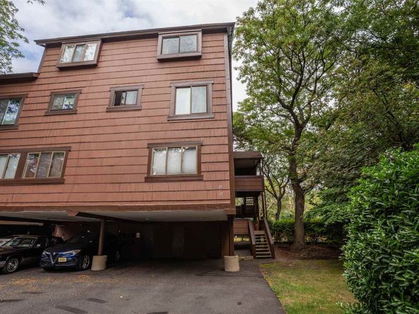 29 Marina Key, Secaucus NJ 07094