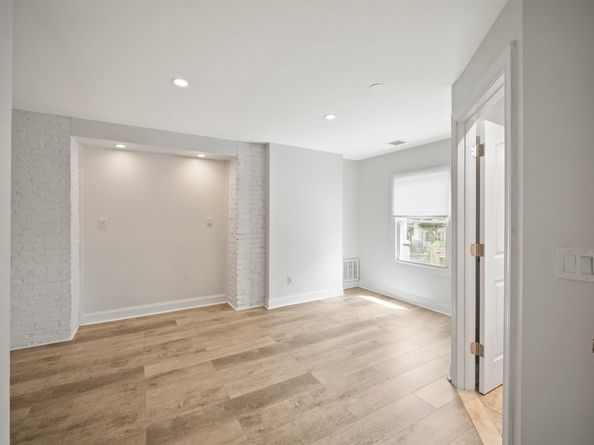 22 Long St, Jersey City NJ 07305