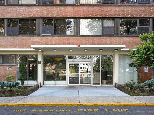 135 Montgomery St 10G, Jersey City NJ 07302