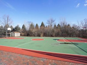 206 Shearwater Ct West 74, Jersey City NJ 07305
