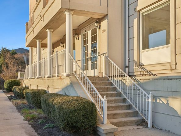 206 Shearwater Ct West 74, Jersey City NJ 07305