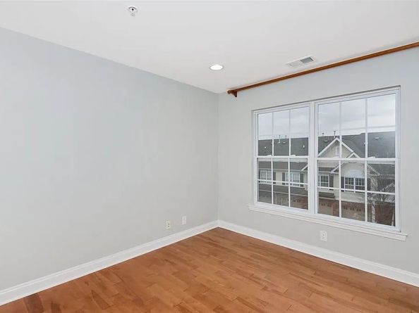 187 Blue Heron Dr, Secaucus NJ 07094