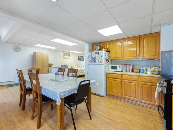 829 Roosevelt Ave, Secaucus NJ 07094