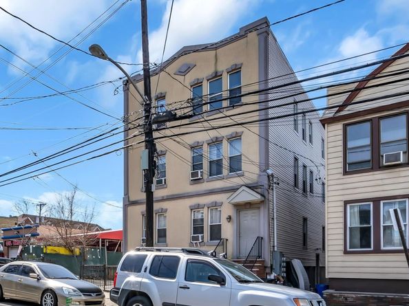 305 Cator Ave 1B, Jersey City NJ 07305