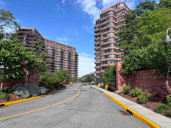 100 Carlyle Dr 5J North, Cliffside Park NJ 07010