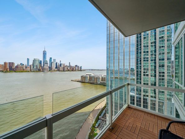 2 2nd St 1605, Jersey City NJ 07302