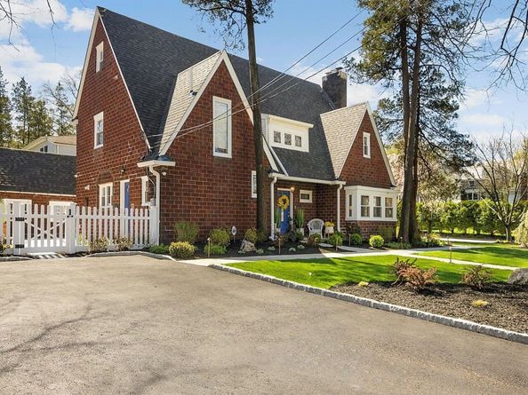 206 Lakeview Ave, Leonia NJ 07605