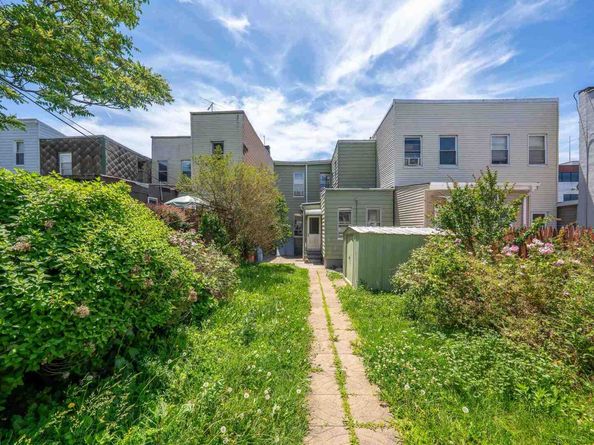 814 13th St, Union City NJ 07087