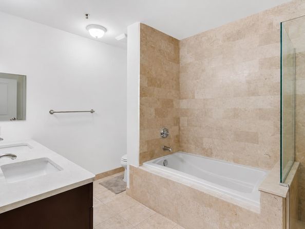 15 Freedom Way 0401, Jersey City NJ 07306
