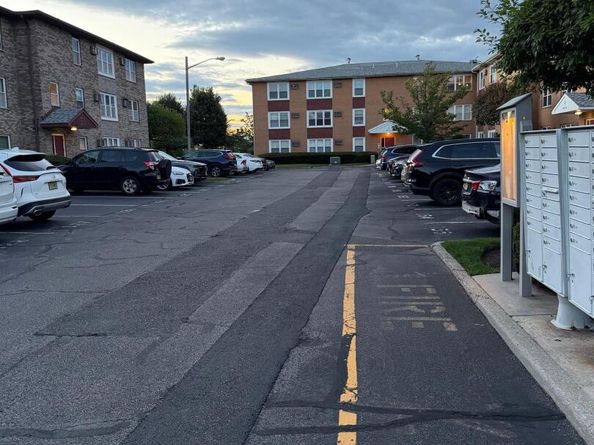114 Riverview Ct 114, Secaucus NJ 07094