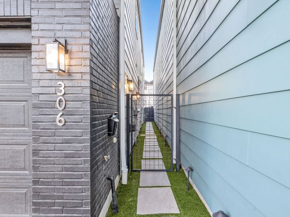 306 E 27th Street, Houston TX 77008