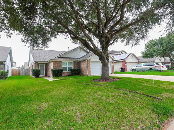 16526 Eaglewood Shadows Drive, Sugar Land TX 77498