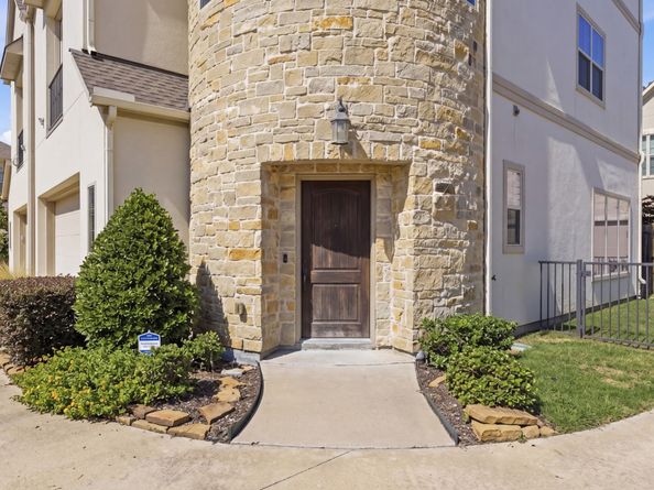 2302 Fall Run Drive, Houston TX 77055
