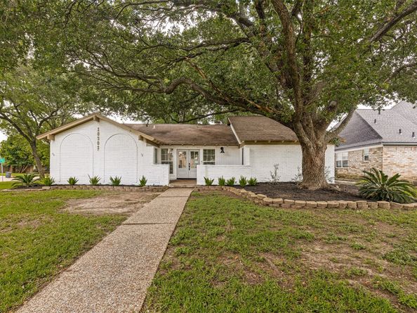 10903 Holly Springs Drive, Houston TX 77042