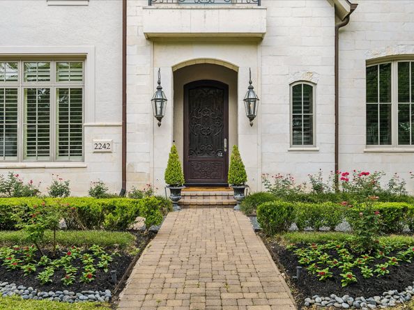 2242 Pelham Drive, Houston TX 77019
