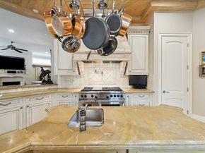 2242 Pelham Drive, Houston TX 77019