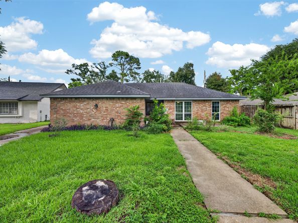 5714 Arbor Vitae Drive, Houston TX 77092