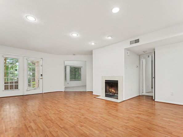 2425 Holly Hall Street 139, Houston TX 77054