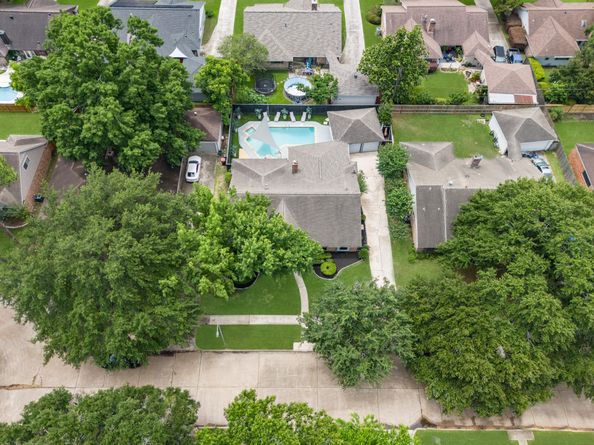 8215 Braes Meadow Drive, Houston TX 77071