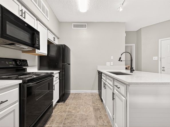 10855 Meadowglen Lane 608, Houston TX 77042