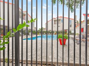 10855 Meadowglen Lane 608, Houston TX 77042