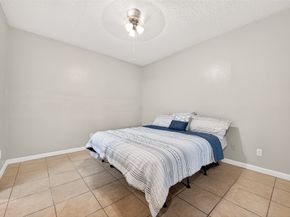 10855 Meadowglen Lane 608, Houston TX 77042