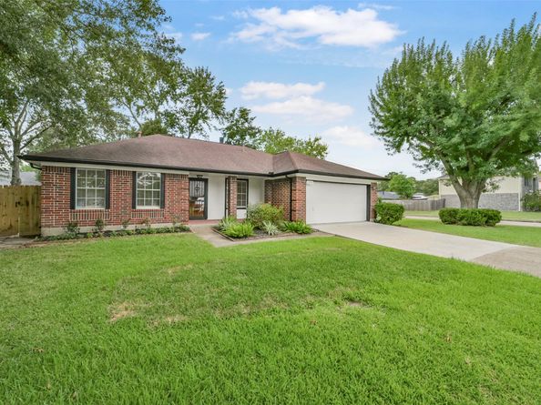 15707 Fincher Drive, Friendswood TX 77546