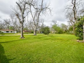 607 Riveredge Drive, Richmond TX 77406