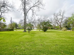 607 Riveredge Drive, Richmond TX 77406