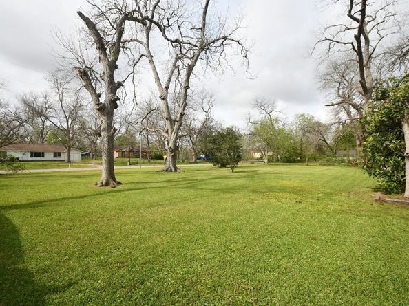 607 Riveredge Drive, Richmond TX 77406