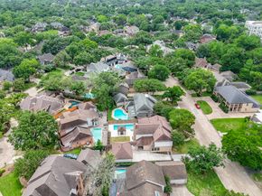 723 Plainwood Drive, Houston TX 77079