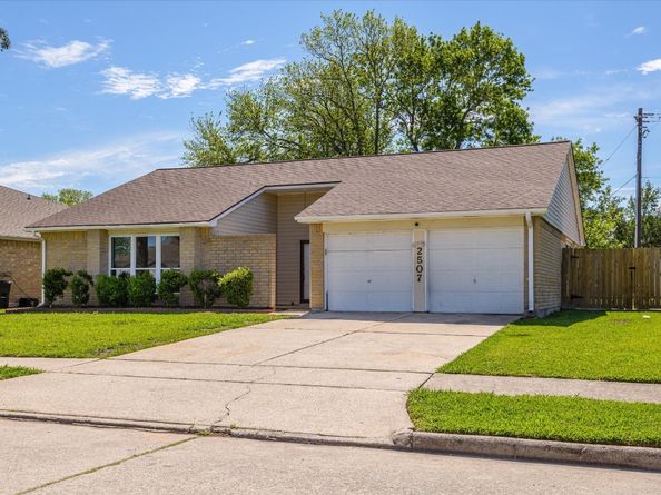 2507 Kings Chapel Road, Friendswood TX 77546