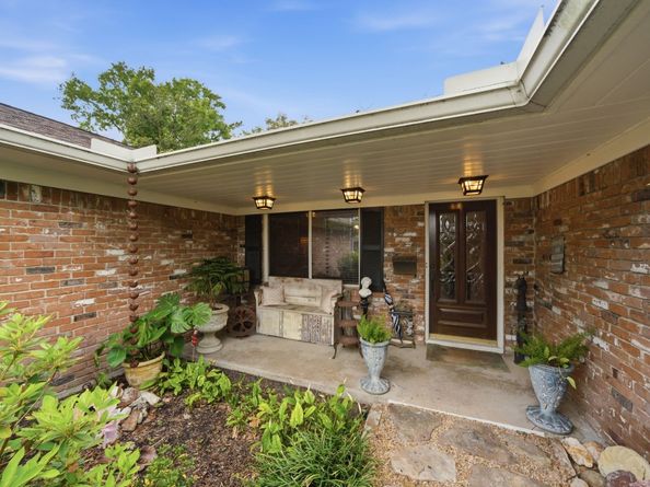 9910 Pine Lake Drive, Houston TX 77055