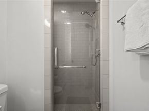 2505 Dorrington E, Houston TX 77030
