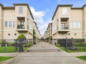 6832 Staffordshire Boulevard, Houston TX 77030