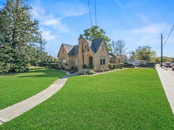 200 S Cherry Street, Tomball TX 77375
