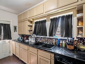200 S Cherry Street, Tomball TX 77375
