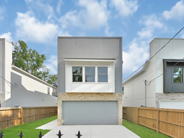 90 Burres Street B, Houston TX 77022