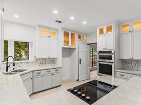 6 Thornhedge Court, The Woodlands TX 77381